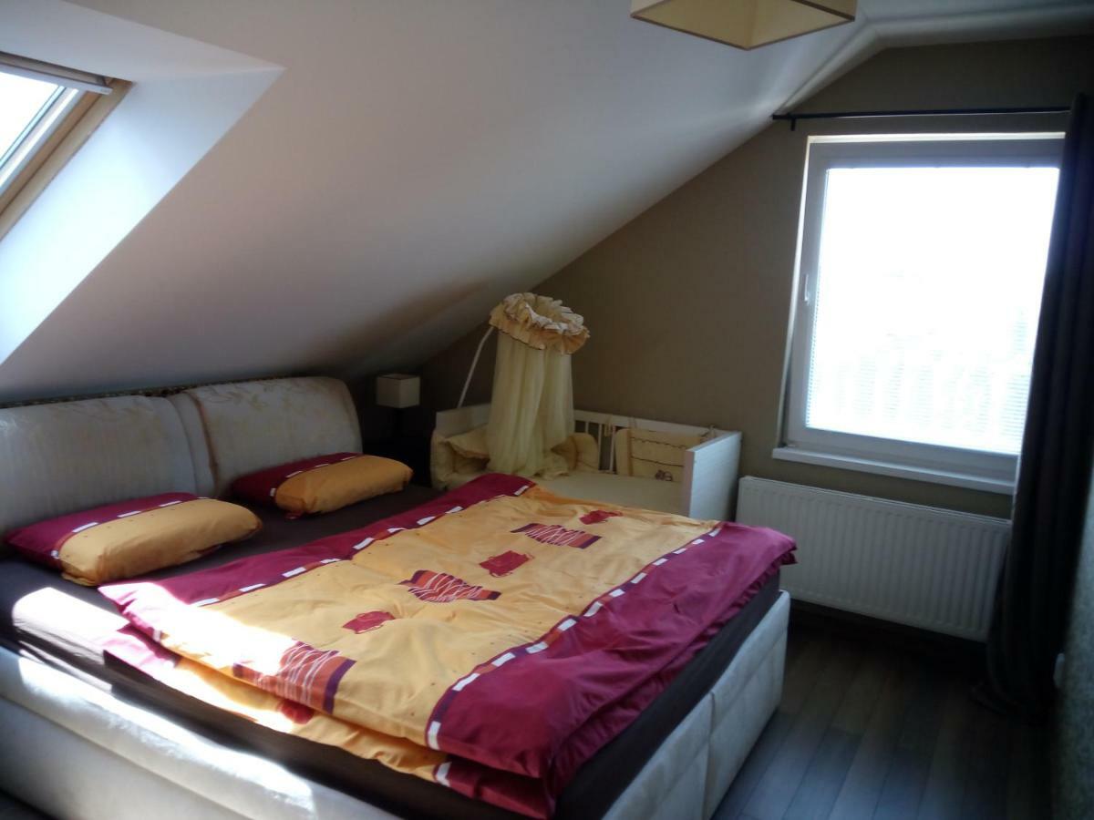 Walnut Apartment With Sauna And Pond Topoľčany Dış mekan fotoğraf